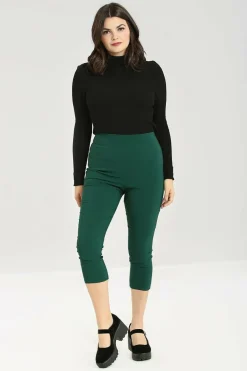 Dionne Capris