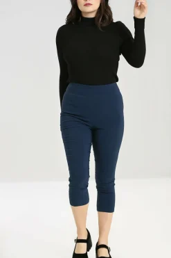 Dionne Capris